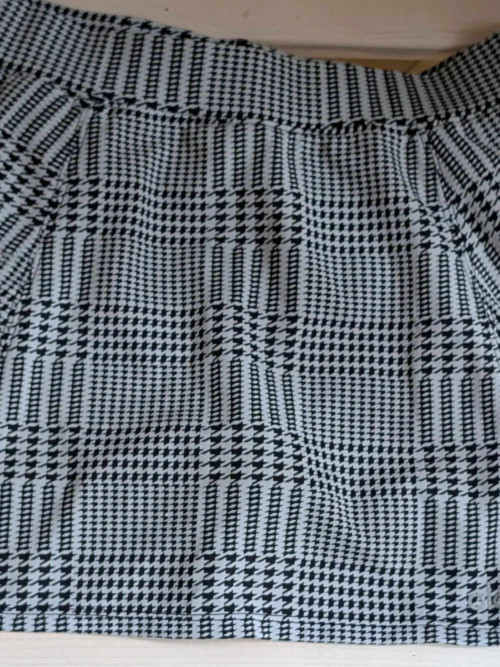 ALO Yoga Houndstooth Jacquard Mini Skort In Black/White - S